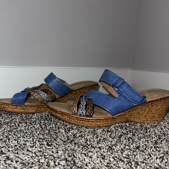 Blue and brown wedge. Size 10 but runs small - Picture 3 of 3